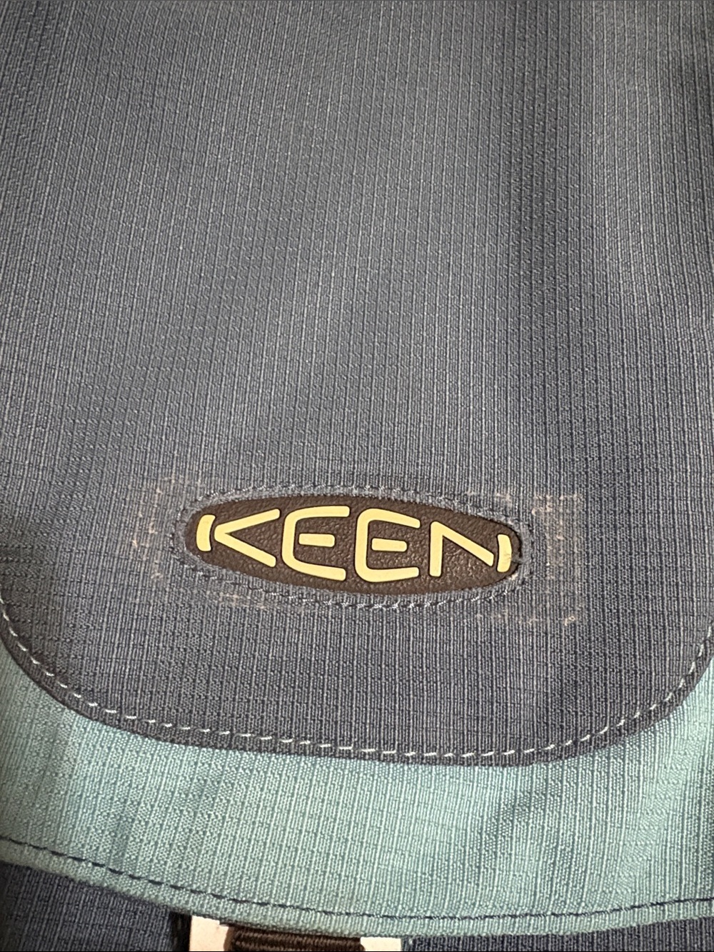 Keen Men's Two-Tone Blue Messenger Bag - Picture 7 of 7